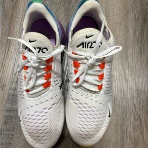 Great condition like new Nike Air Max 270 White and Purple Sneakers women’s 8.5